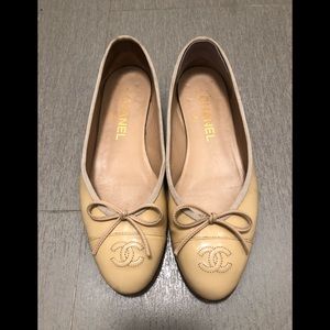 Chanel Flats in Patent Beige size 37